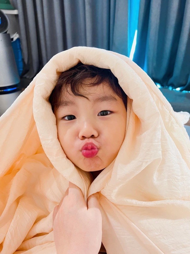 Hoà Minzy buồn bã livestream tiết lộ con trai đã sang Úc, không đi cùng vì lý do này- Ảnh 6.