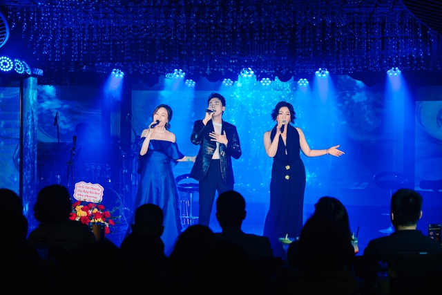 Chồng Tây và con gái ra Hà Nội ủng hộ Thu Phượng làm show sau 10 năm biến cố- Ảnh 5.