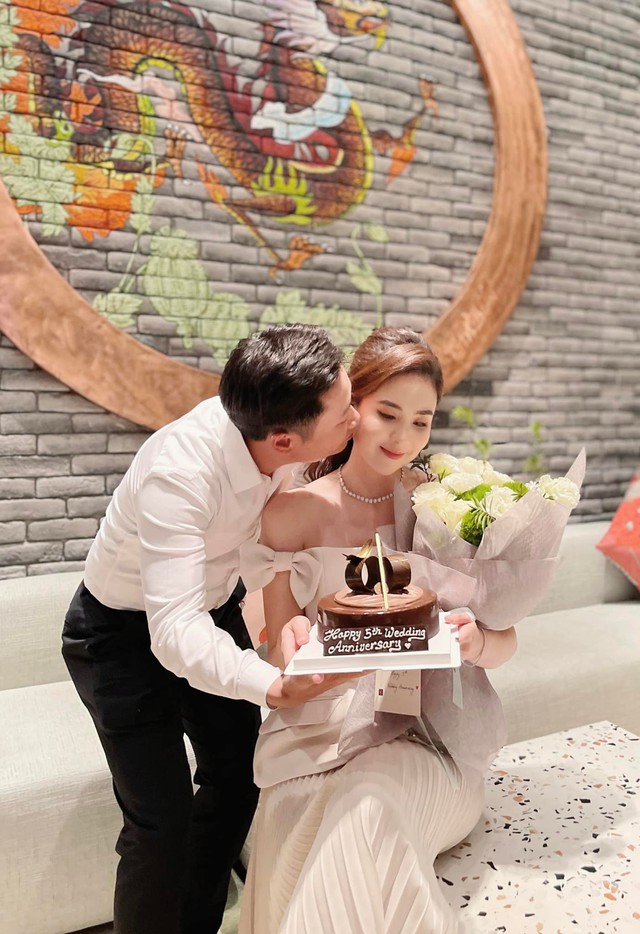 Cuộc sống hôn nhân của MC Mai Ngọc trước khi bất ngờ thông báo ly hôn chồng: Từng là "Lọ Lem gặp đúng người"- Ảnh 6.
