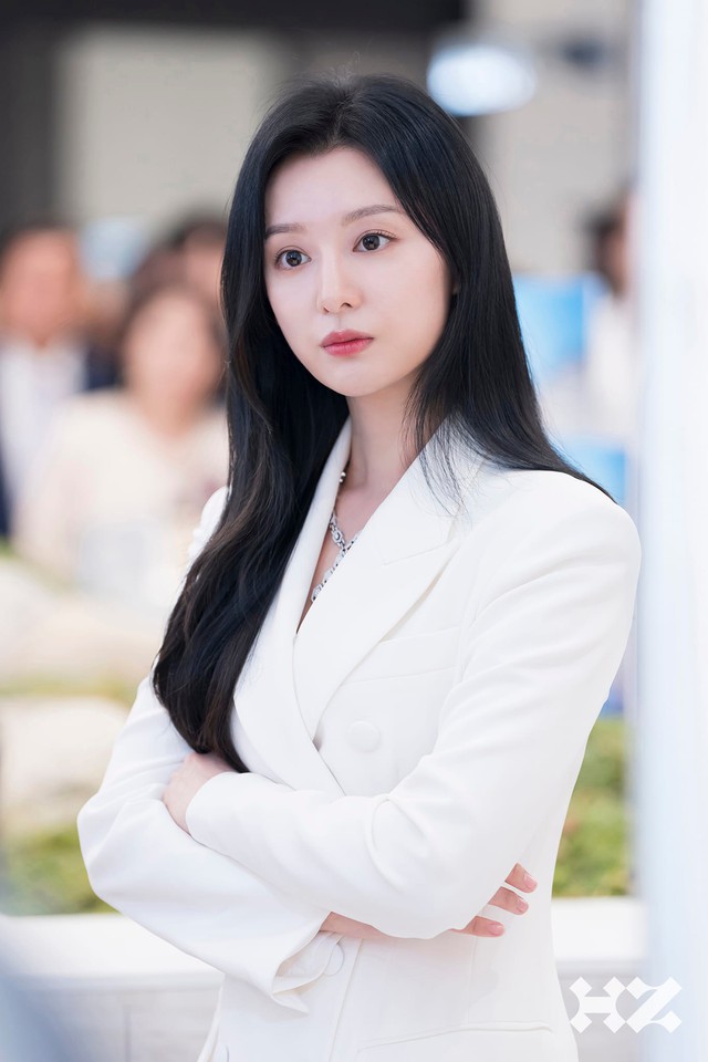 Queen of Tears giúp Kim Ji Won làm được điều chưa từng có ở màn ảnh Hàn, netizen nghe mà "phổng mũi tự hào"- Ảnh 1.