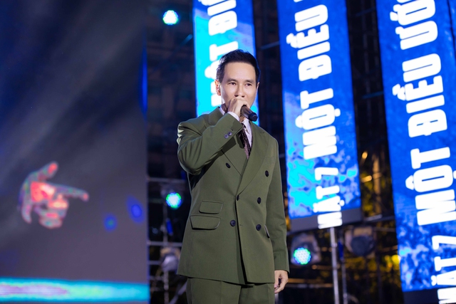 "Nam ca sĩ khóc nhiều nhất Việt Nam" tổ chức showcase hoành tráng, chiêu đãi fan loạt hit một thời- Ảnh 1.