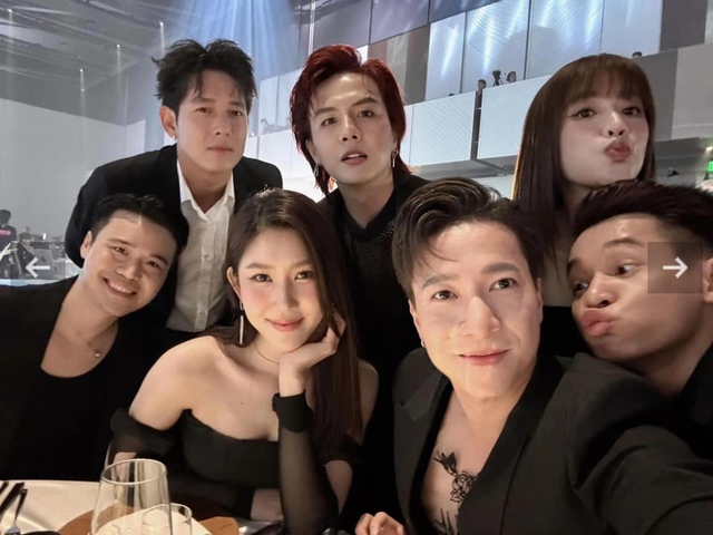 Độ Mixi cùng vợ bầu đi ăn cưới Minh Tú: Lúc đi hết mình, lúc về hết hồn- Ảnh 4. Độ Mixi cùng vợ bầu đi ăn cưới Minh Tú: Lúc đi hết mình, lúc về hết hồn- Ảnh 4.