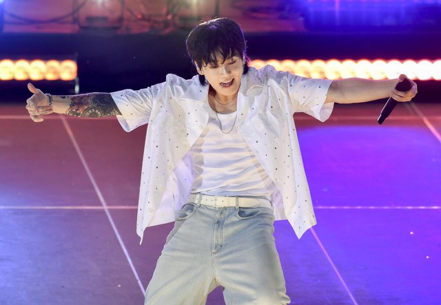 LE SSERAFIM gây thất vọng tại Coachella 2024: Sự tự mãn của HYBE tạo áp lực đè nặng idol thiếu kỹ năng!- Ảnh 13.