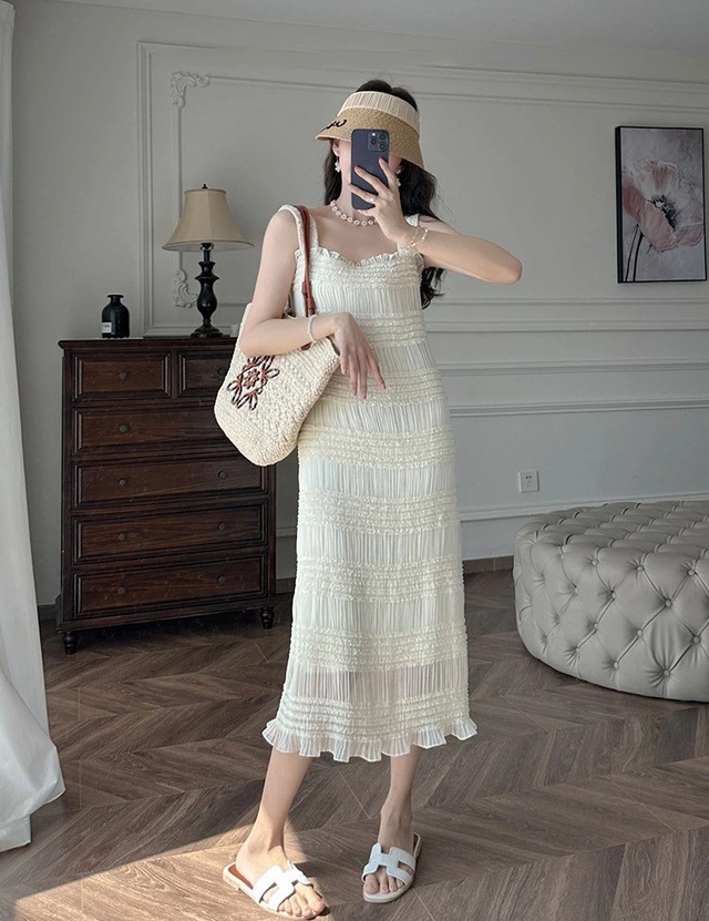 Ngại váy hai dây lộ vai thô, đây là 10 mẫu váy siêu tôn dáng dành cho các nàng 30+ diện đi biển hè này- Ảnh 8.