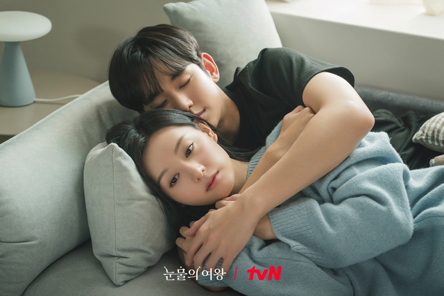Kim Soo Hyun công khai tỏ tình với Kim Ji Won bằng 3 bức ảnh, “thuyền” Queen of Tears cập bến rồi?- Ảnh 4.