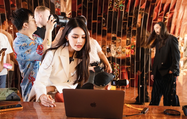 Hoa hậu Jolie Nguyễn hiện tại: Gây xôn xao showbiz Thái, làm quản lý cho DJ hàng đầu Steve Aoki- Ảnh 5.