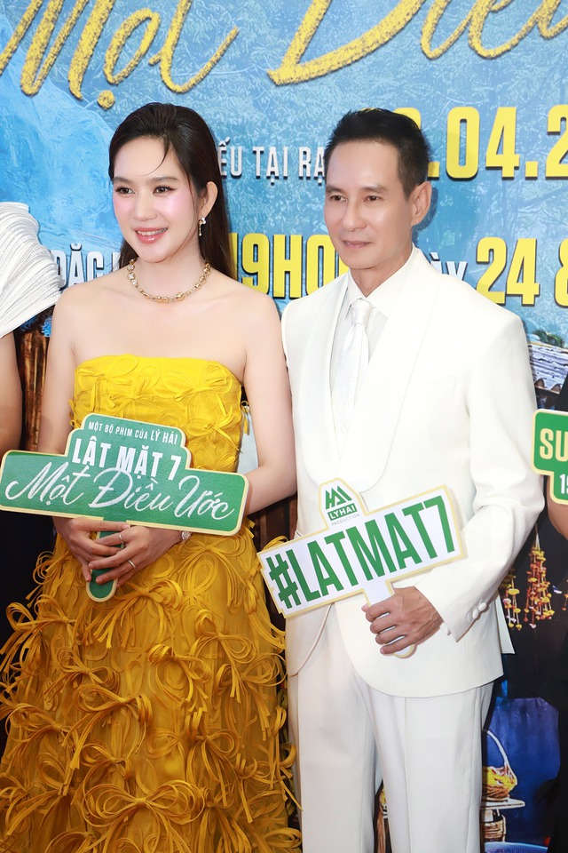 Lý Hải đưa mẹ già 99 tuổi đi họp báo phim, cách Minh Hà phản ứng nói rõ quan hệ mẹ chồng - nàng dâu- Ảnh 4. Lý Hải đưa mẹ già 99 tuổi đi họp báo phim, cách Minh Hà phản ứng nói rõ quan hệ mẹ chồng - nàng dâu- Ảnh 4.
