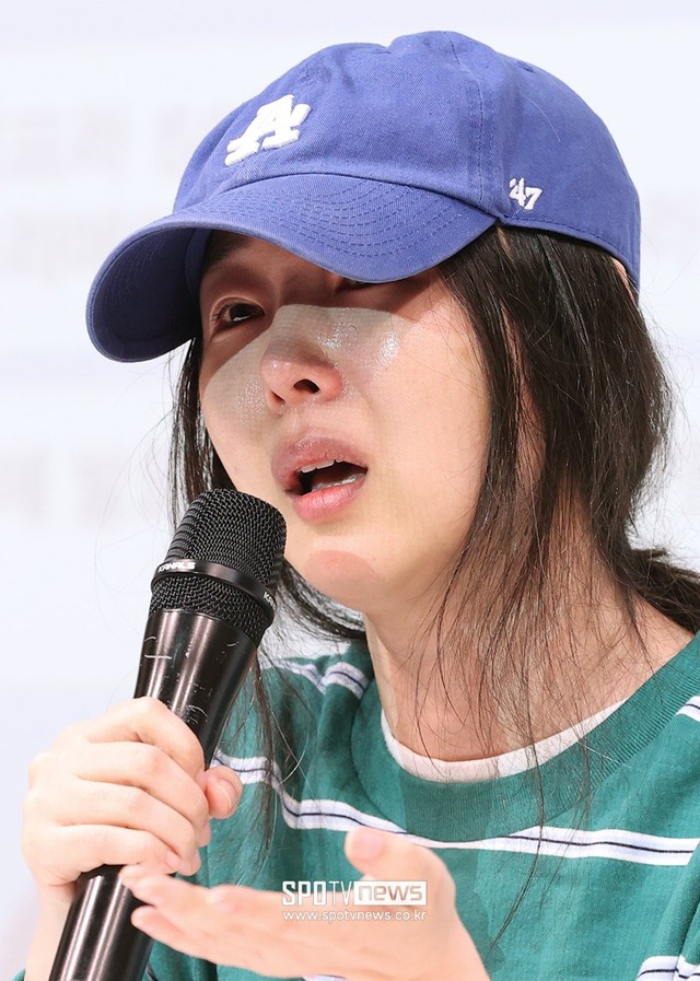 Thuyết âm mưu xôn xao MXH: Bang Shi Hyuk - Min Hee Jin từng hẹn hò, drama HYBE hóa ra là "chia tay đòi quà"?- Ảnh 4.