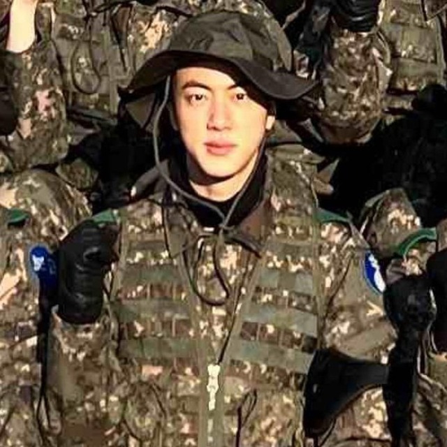 Nam thần quân đội xứ Hàn: Nam Joo Hyuk đô lên trông thấy, V - Jin (BTS) đẹp chấp cả cam thường- Ảnh 14.