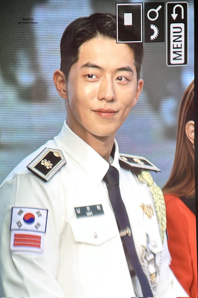 Nam thần quân đội xứ Hàn: Nam Joo Hyuk đô lên trông thấy, V - Jin (BTS) đẹp chấp cả cam thường- Ảnh 1.