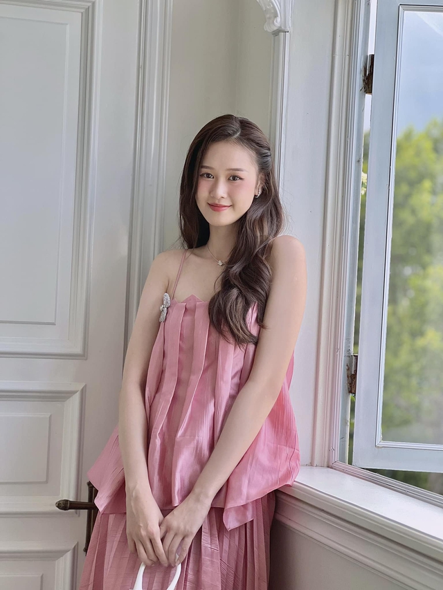 Cận cảnh nhan sắc cô gái vừa được diễn viên Anh Đức cầu hôn: Kém bạn trai 12 tuổi, ảnh đời thường gây ngỡ ngàng- Ảnh 7.
