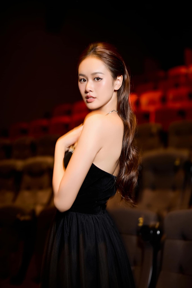 Cận cảnh nhan sắc cô gái vừa được diễn viên Anh Đức cầu hôn: Kém bạn trai 12 tuổi, ảnh đời thường gây ngỡ ngàng- Ảnh 2.