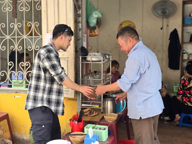Bánh đa cua cô Hạnh nức tiếng giới sành ăn Hà Nội mở lại: Đáng tiếc người chẳng còn nhưng vị vẫn như xưa- Ảnh 5.
