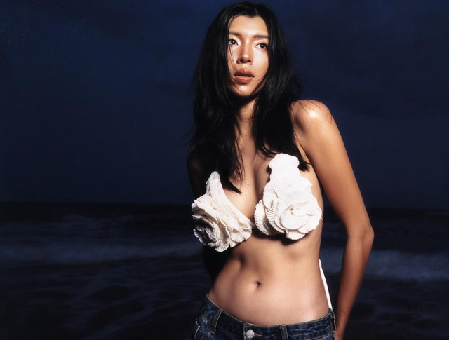 Mới đầu hè mà "đại chiến bikini" của sao Việt đã tấp nập: Ai cũng "hở khét", đúng 1 người mặc kín- Ảnh 11.