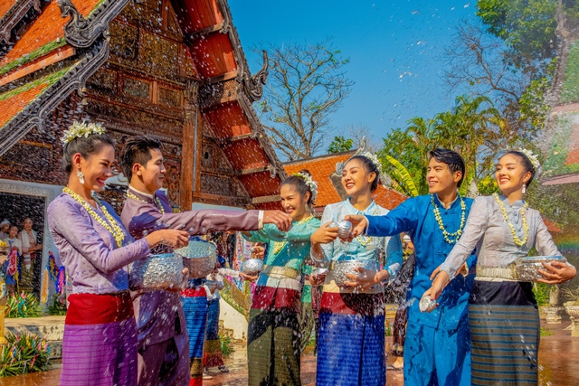 Chung vui lễ hội Songkran ở khắp Thái Lan- Ảnh 4.