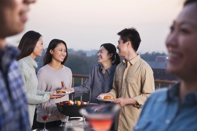 8 thuật nhìn người cực chuẩn trên bàn ăn: Lời qua tiếng lại, mọi hành động cử chỉ đều tiết lộ bản chất thật sự- Ảnh 1.