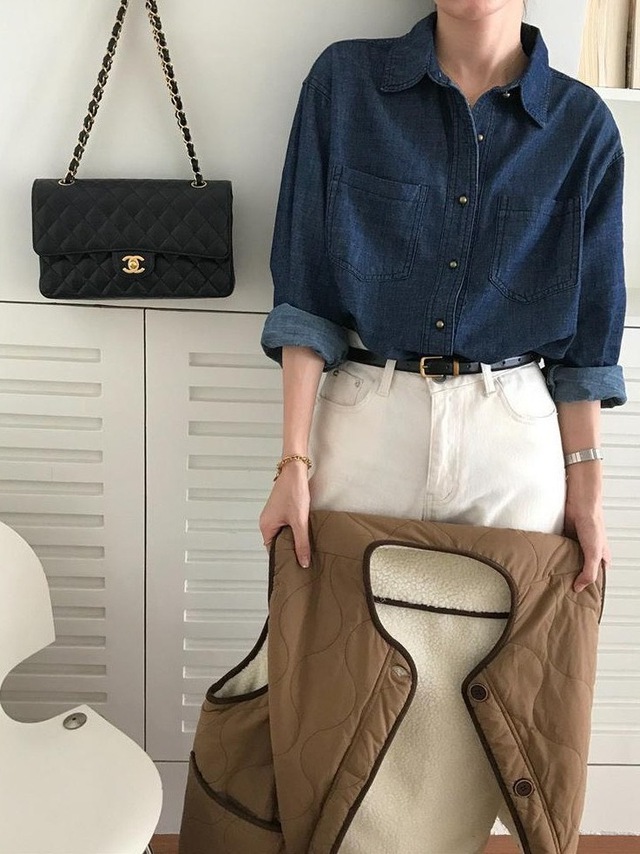 Ngắm chaebol Kim Ji Won diện áo sơ mi, ghim được ngay 5 mẫu thanh lịch, sang nức nở cho nàng công sở- Ảnh 11. Ngắm chaebol Kim Ji Won diện áo sơ mi, ghim được ngay 5 mẫu thanh lịch, sang nức nở cho nàng công sở- Ảnh 11.