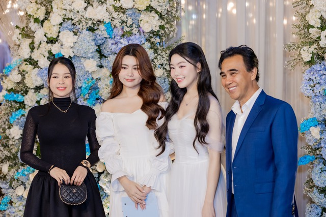 Tiệc sang chảnh của ái nữ MC Quyền Linh: Làm công chúa, bạn bè đồng trang lứa và nghệ sĩ nổi tiếng tham dự- Ảnh 5. Tiệc sang chảnh của ái nữ MC Quyền Linh: Làm công chúa, bạn bè đồng trang lứa và nghệ sĩ nổi tiếng tham dự- Ảnh 5.
