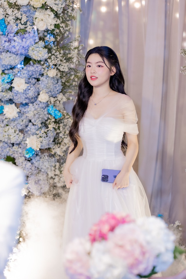 Tiệc sang chảnh của ái nữ MC Quyền Linh: Làm công chúa, bạn bè đồng trang lứa và nghệ sĩ nổi tiếng tham dự- Ảnh 1. Tiệc sang chảnh của ái nữ MC Quyền Linh: Làm công chúa, bạn bè đồng trang lứa và nghệ sĩ nổi tiếng tham dự- Ảnh 1.