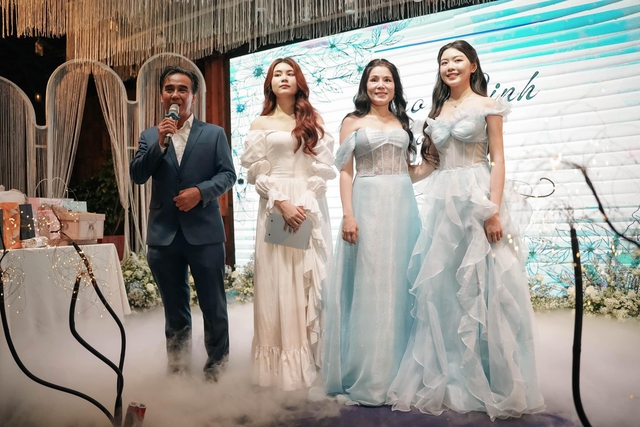 Tiệc sang chảnh của ái nữ MC Quyền Linh: Làm công chúa, bạn bè đồng trang lứa và nghệ sĩ nổi tiếng tham dự- Ảnh 4. Tiệc sang chảnh của ái nữ MC Quyền Linh: Làm công chúa, bạn bè đồng trang lứa và nghệ sĩ nổi tiếng tham dự- Ảnh 4.