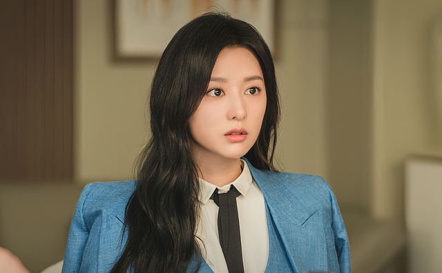 Kim Ji Won trượt đề cử Baeksang 2024, netizen chia phe tranh cãi- Ảnh 3.