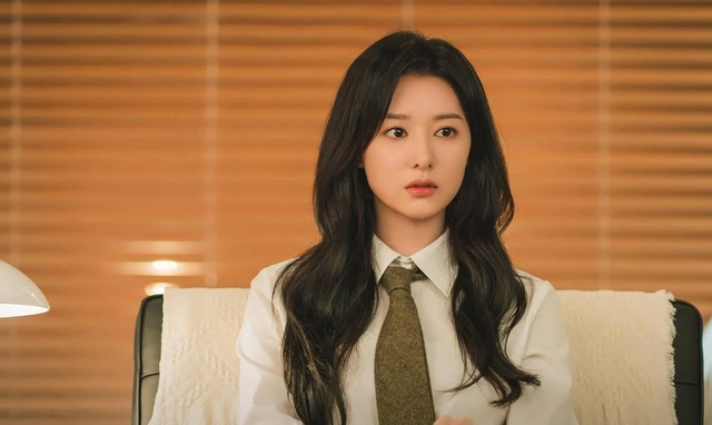 Kim Ji Won trượt đề cử Baeksang 2024, netizen chia phe tranh cãi- Ảnh 2.