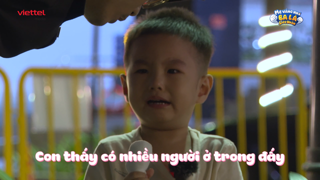 Binz và Touliver quỳ cả xuống sàn chiều chuộng "thế lực nhí", hình như muốn có con lắm rồi đây!- Ảnh 14.
