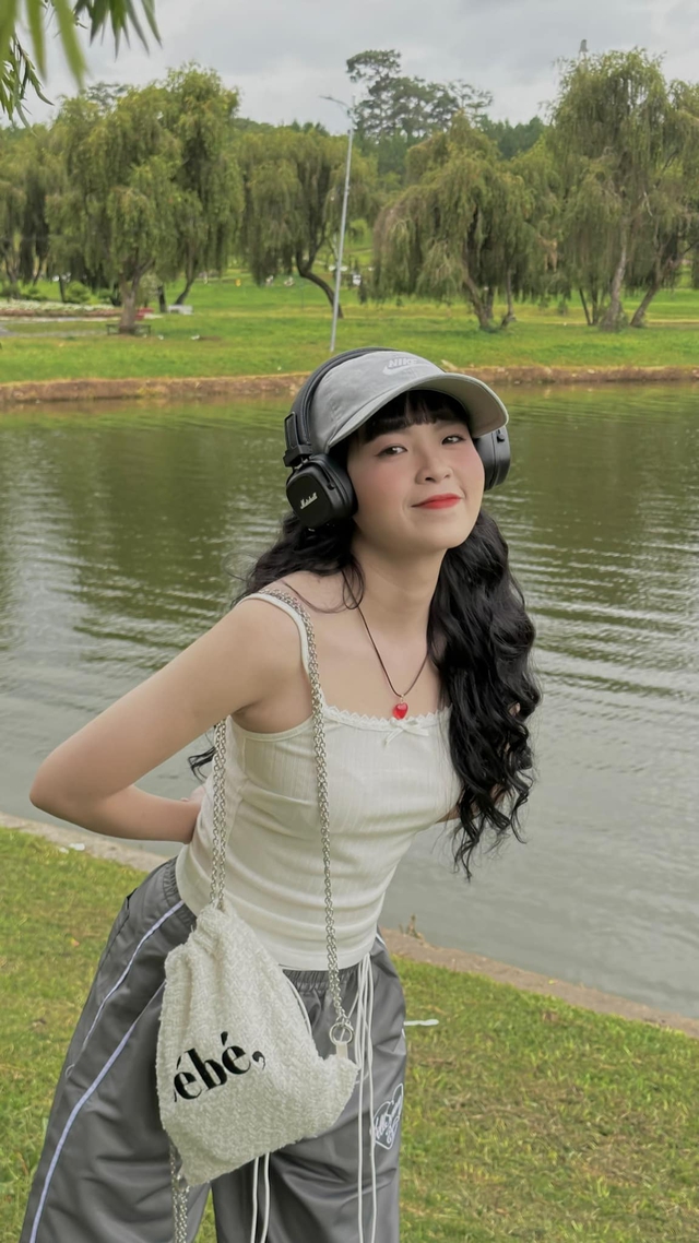 Cát xê tăng gấp 20 lần hot girl nhóm hài vẫn chăm livestream chốt đơn: Tự mua nhà, tậu xe BMW trước 30 tuổi- Ảnh 1. Cát xê tăng gấp 20 lần hot girl nhóm hài vẫn chăm livestream chốt đơn: Tự mua nhà, tậu xe BMW trước 30 tuổi- Ảnh 1.