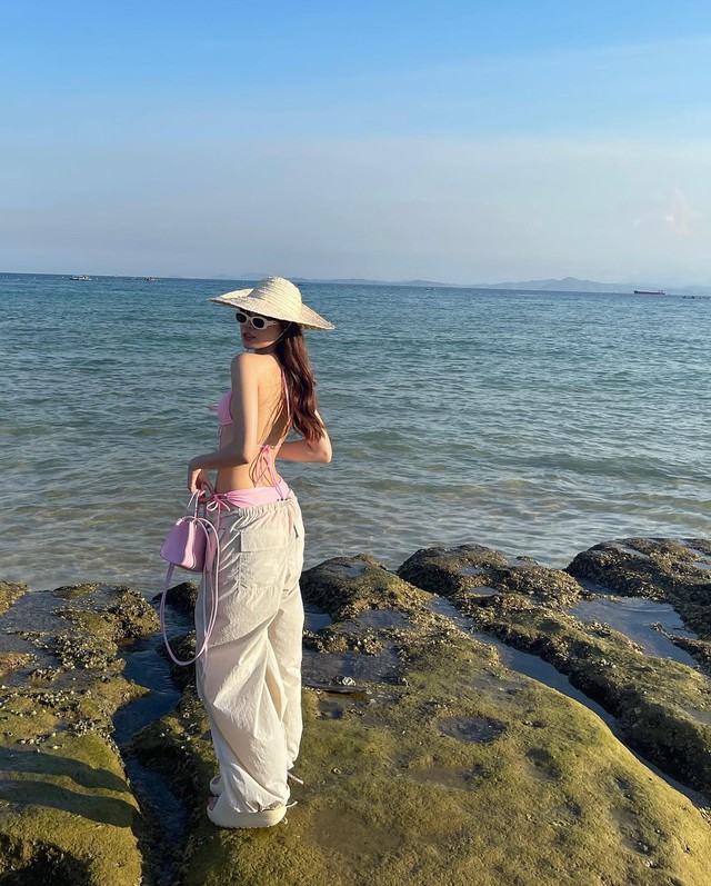 Cô gái có gần 60 triệu "like" trên TikTok: Diện bikini siêu cuốn, ngắm xong bạn sẽ muốn học theo- Ảnh 4.