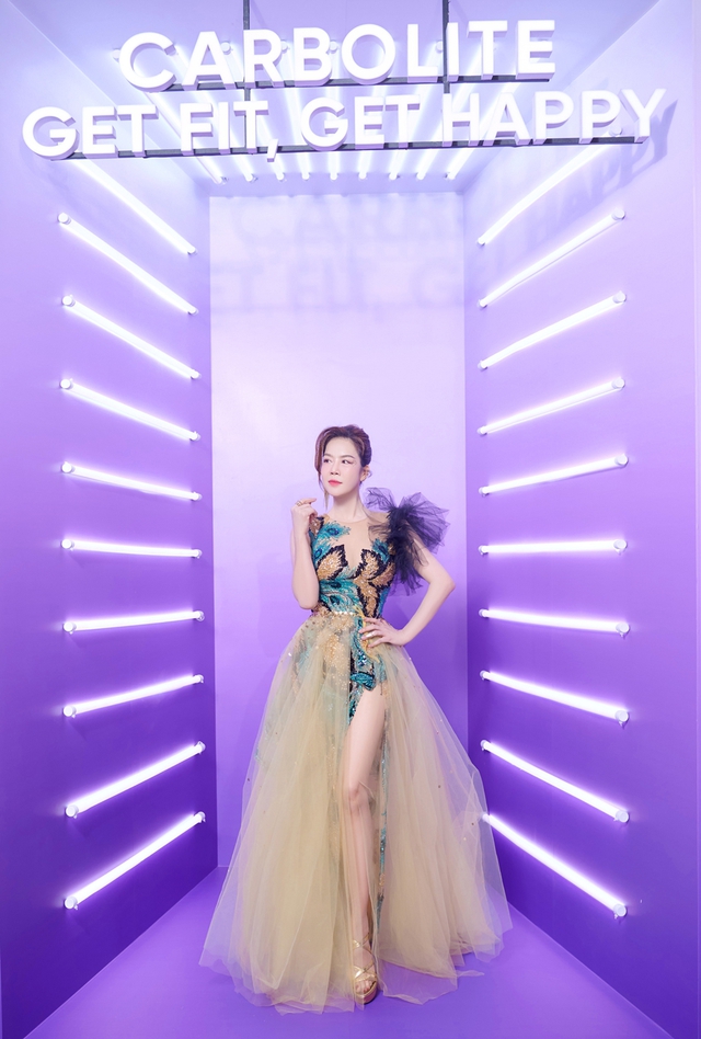 Chị đẹp Thu Phương tái xuất lộng lẫy, khoe giọng cao vút với bản hit "Trăng dưới chân mình"- Ảnh 2.
