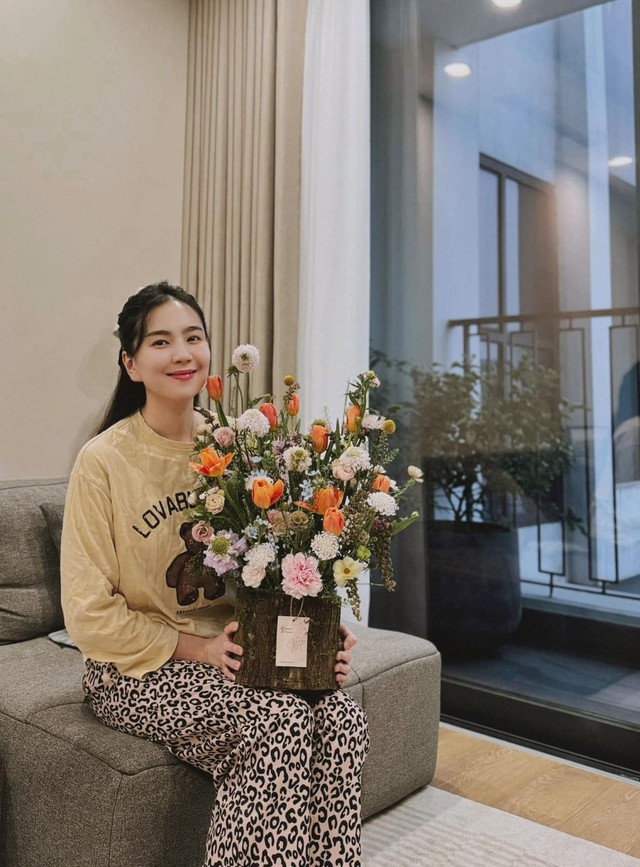 Hậu ly hôn của Mai Ngọc: Tận hưởng cuộc sống độc thân trong căn hộ tự mua, cắm hoa - chơi cây "chill" hết cỡ- Ảnh 6. Hậu ly hôn của Mai Ngọc: Tận hưởng cuộc sống độc thân trong căn hộ tự mua, cắm hoa - chơi cây "chill" hết cỡ- Ảnh 6.
