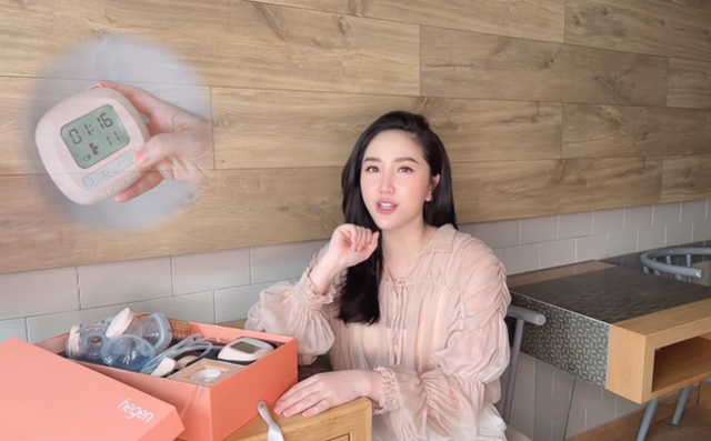 "Công chúa Vbiz" sinh con ở tuổi 33: Cưng chiều quý tử hết mực, không tiếc tiền khi sắm đồ bỉm sữa cao cấp- Ảnh 9. "Công chúa Vbiz" sinh con ở tuổi 33: Cưng chiều quý tử hết mực, không tiếc tiền khi sắm đồ bỉm sữa cao cấp- Ảnh 9.