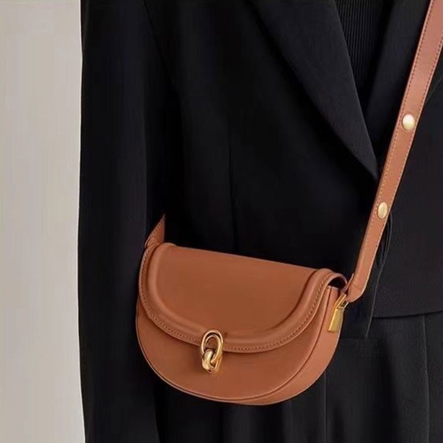 Nữ hoàng Kim Ji Won gây bão ở sân bay: Visual 10 điểm, style từ đầu đến chân đều dễ dàng "copy"- Ảnh 13.