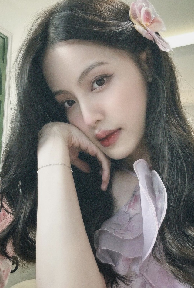 Bạn gái hot girl 2k3 nghi để lộ mật mã tình yêu với HIEUTHUHAI- Ảnh 10.