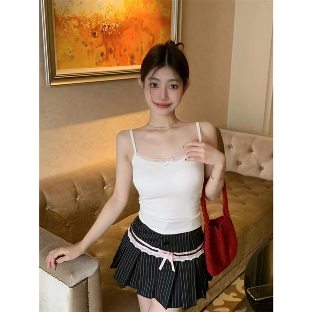 Lisa diện áo giá 450k: Bạn "cheap moment" không sợ đau ví, thậm chí mua bản dupe thì chỉ tốn mấy chục nghìn- Ảnh 7. Lisa diện áo giá 450k: Bạn "cheap moment" không sợ đau ví, thậm chí mua bản dupe thì chỉ tốn mấy chục nghìn- Ảnh 7.