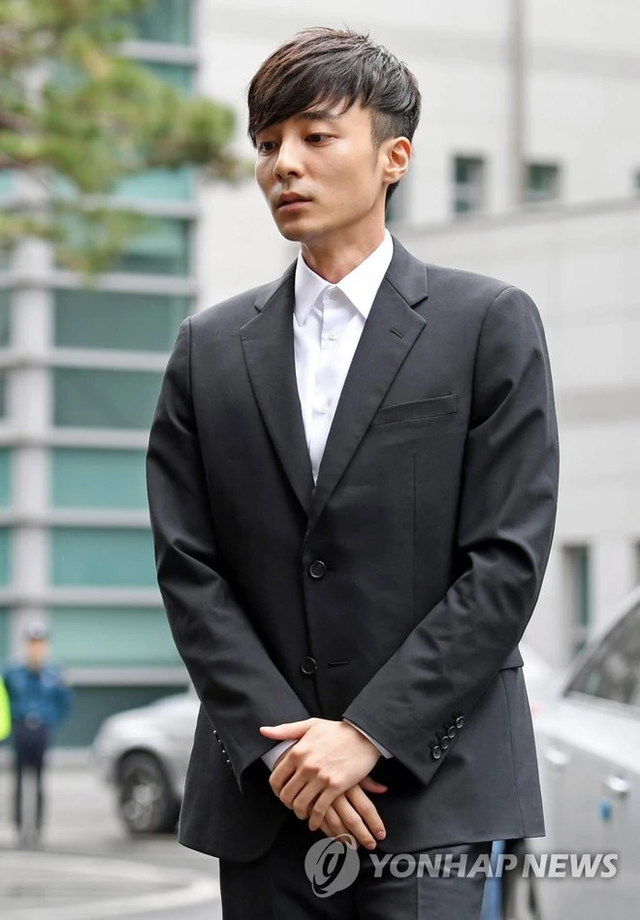 Nam idol "thoát nạn" trong bê bối Burning Sun của Seungri dù thừa nhận hành vi phạm tội, nguyên nhân gây ngỡ ngàng- Ảnh 2.