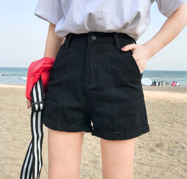 Thời trang của 2 thiếu nữ nhà Tom Cruise và Brad Pitt: Mỗi nàng 1 vẻ nhưng cùng ưu ái các item cơ bản này- Ảnh 6. Thời trang của 2 thiếu nữ nhà Tom Cruise và Brad Pitt: Mỗi nàng 1 vẻ nhưng cùng ưu ái các item cơ bản này- Ảnh 6.