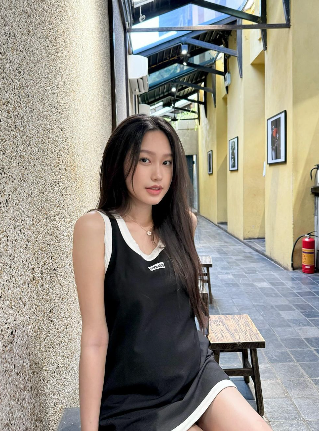 Soi đồ local brand hội sành điệu Việt diện tuần qua: Rẻ nhất là áo của Tiểu Vy, Đỗ Hà với giá chưa đến 300.000đ- Ảnh 13. Soi đồ local brand hội sành điệu Việt diện tuần qua: Rẻ nhất là áo của Tiểu Vy, Đỗ Hà với giá chưa đến 300.000đ- Ảnh 13.
