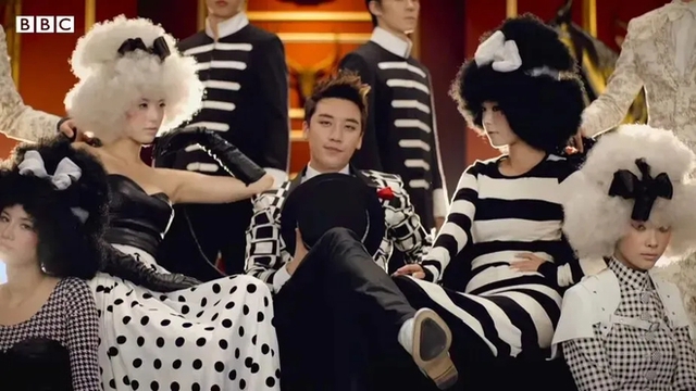 Thành viên trong sạch nhất BIGBANG biến trường Đại học thành concert quá đỉnh, đối lập Seungri làm gì cũng bị ghét- Ảnh 1. Thành viên trong sạch nhất BIGBANG biến trường Đại học thành concert quá đỉnh, đối lập Seungri làm gì cũng bị ghét- Ảnh 1.