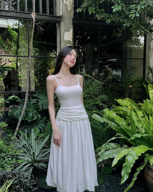 Soi đồ local brand hội sành điệu Việt diện tuần qua: Rẻ nhất là áo của Tiểu Vy, Đỗ Hà với giá chưa đến 300.000đ- Ảnh 4. Soi đồ local brand hội sành điệu Việt diện tuần qua: Rẻ nhất là áo của Tiểu Vy, Đỗ Hà với giá chưa đến 300.000đ- Ảnh 4.