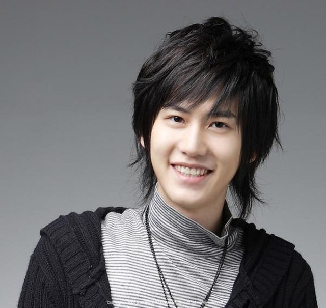 Super Junior - Nhóm nhạc "huyền thoại" dính đầy thị phi, 1 thành viên dằn vặt 15 năm vẫn không được tha thứ!- Ảnh 2.