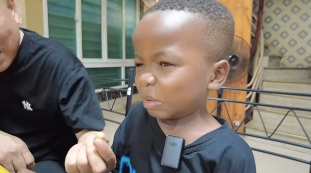 Lôi Con nhăn nhó khi ăn thử đồ ăn Hằng Du Mục bán khiến chính chủ lo phải "dẹp tiệm"- Ảnh 9. Lôi Con nhăn nhó khi ăn thử đồ ăn Hằng Du Mục bán khiến chính chủ lo phải "dẹp tiệm"- Ảnh 9.