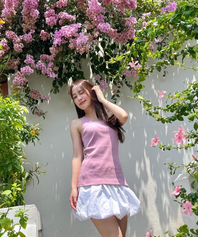 Lạc vào Instagram của "bạn gái" Sơn Tùng: Nàng chỉ cao 1m54 nhưng ăn mặc đẹp đỉnh, bảo sao được 4,7 triệu người follow- Ảnh 1.