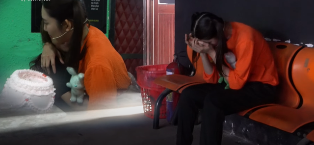 Thúy Ngân cúi mặt và khóc nức nở: "Tôi có rất ít fan, nhưng antifan thì nhiều"- Ảnh 1.