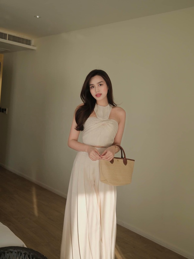 Sau khi vướng tin hẹn hò thiếu gia, Đỗ Hà bị soi hành động khác lạ trên MXH- Ảnh 1. Sau khi vướng tin hẹn hò thiếu gia, Đỗ Hà bị soi hành động khác lạ trên MXH- Ảnh 1.