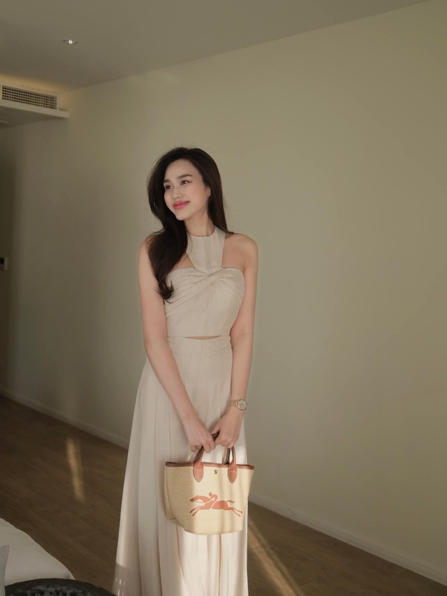 Sau khi vướng tin hẹn hò thiếu gia, Đỗ Hà bị soi hành động khác lạ trên MXH- Ảnh 3. Sau khi vướng tin hẹn hò thiếu gia, Đỗ Hà bị soi hành động khác lạ trên MXH- Ảnh 3.