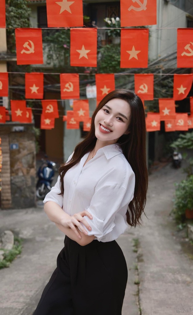 Sau khi vướng tin hẹn hò thiếu gia, Đỗ Hà bị soi hành động khác lạ trên MXH- Ảnh 9. Sau khi vướng tin hẹn hò thiếu gia, Đỗ Hà bị soi hành động khác lạ trên MXH- Ảnh 9.