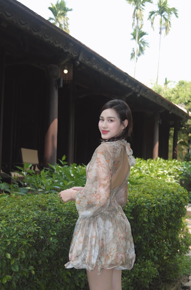 Sau khi vướng tin hẹn hò thiếu gia, Đỗ Hà bị soi hành động khác lạ trên MXH- Ảnh 15. Sau khi vướng tin hẹn hò thiếu gia, Đỗ Hà bị soi hành động khác lạ trên MXH- Ảnh 15.