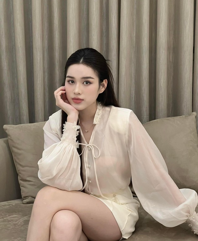 Sau khi vướng tin hẹn hò thiếu gia, Đỗ Hà bị soi hành động khác lạ trên MXH- Ảnh 17. Sau khi vướng tin hẹn hò thiếu gia, Đỗ Hà bị soi hành động khác lạ trên MXH- Ảnh 17.