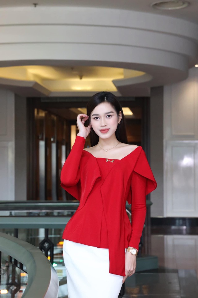 Sau khi vướng tin hẹn hò thiếu gia, Đỗ Hà bị soi hành động khác lạ trên MXH- Ảnh 10. Sau khi vướng tin hẹn hò thiếu gia, Đỗ Hà bị soi hành động khác lạ trên MXH- Ảnh 10.